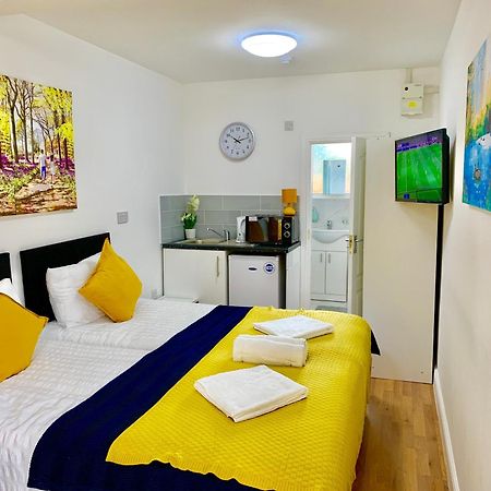 London Studio Apartments, Private Bathroom, Kitchenette, Parking, Np2 エクステリア 写真