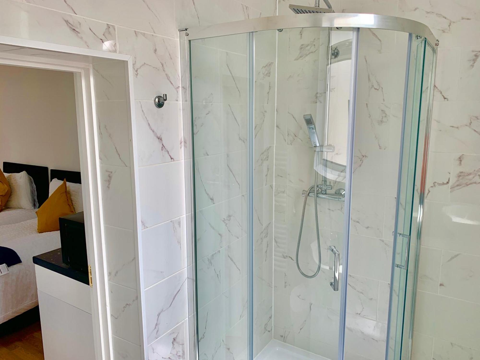 London Studio Apartments, Private Bathroom, Kitchenette, Parking, Np2 エクステリア 写真
