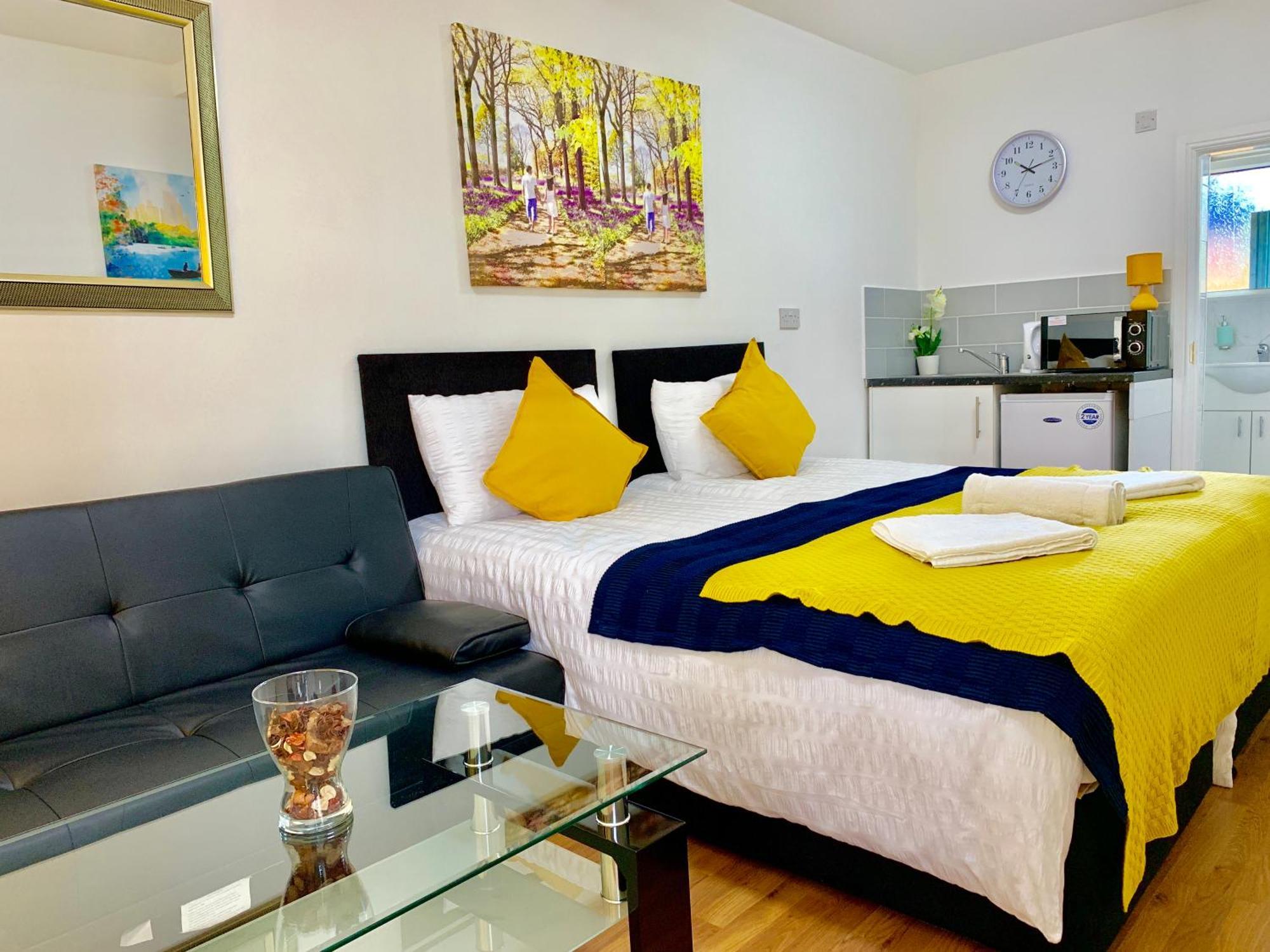 London Studio Apartments, Private Bathroom, Kitchenette, Parking, Np2 エクステリア 写真