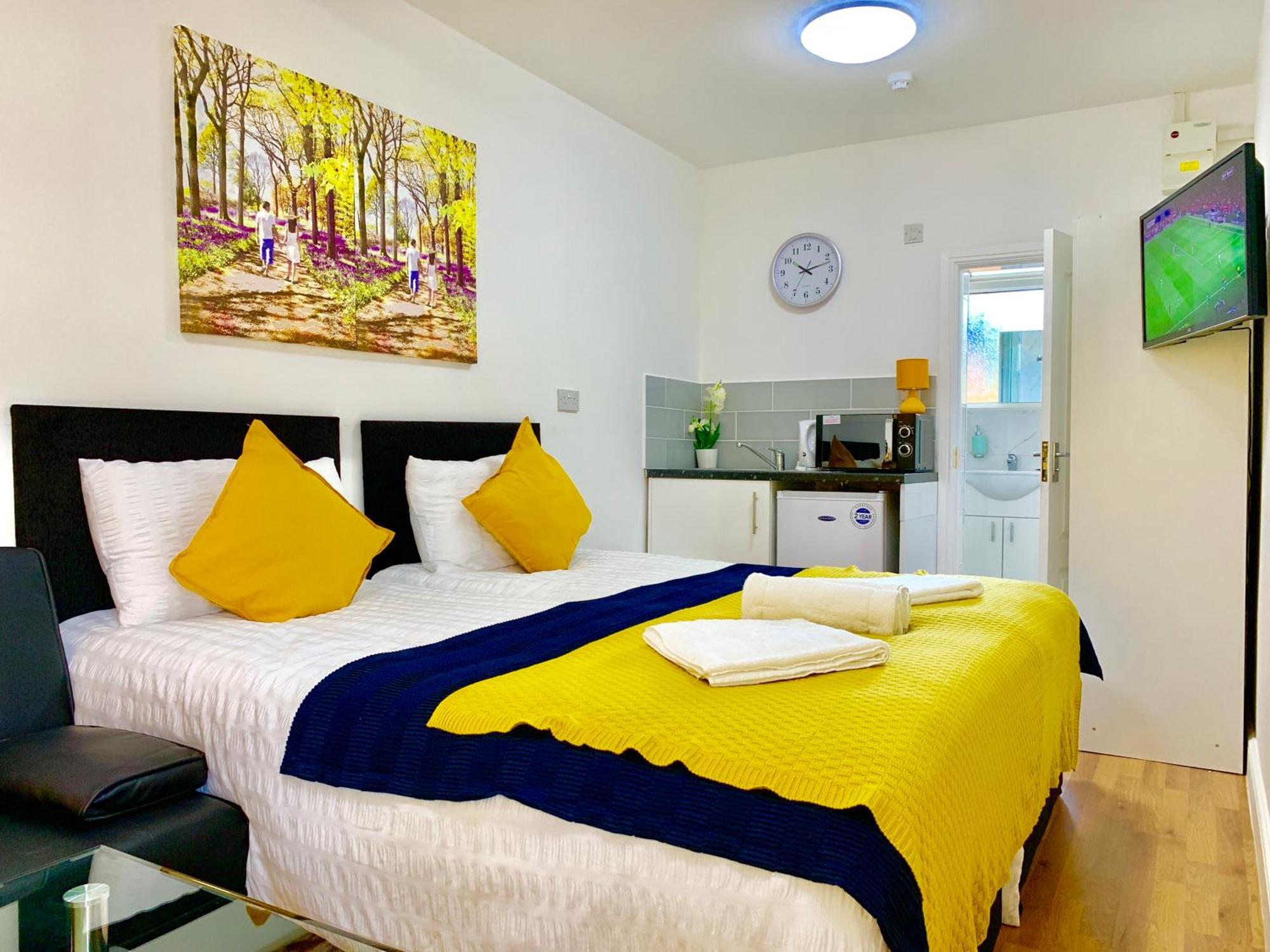 London Studio Apartments, Private Bathroom, Kitchenette, Parking, Np2 エクステリア 写真