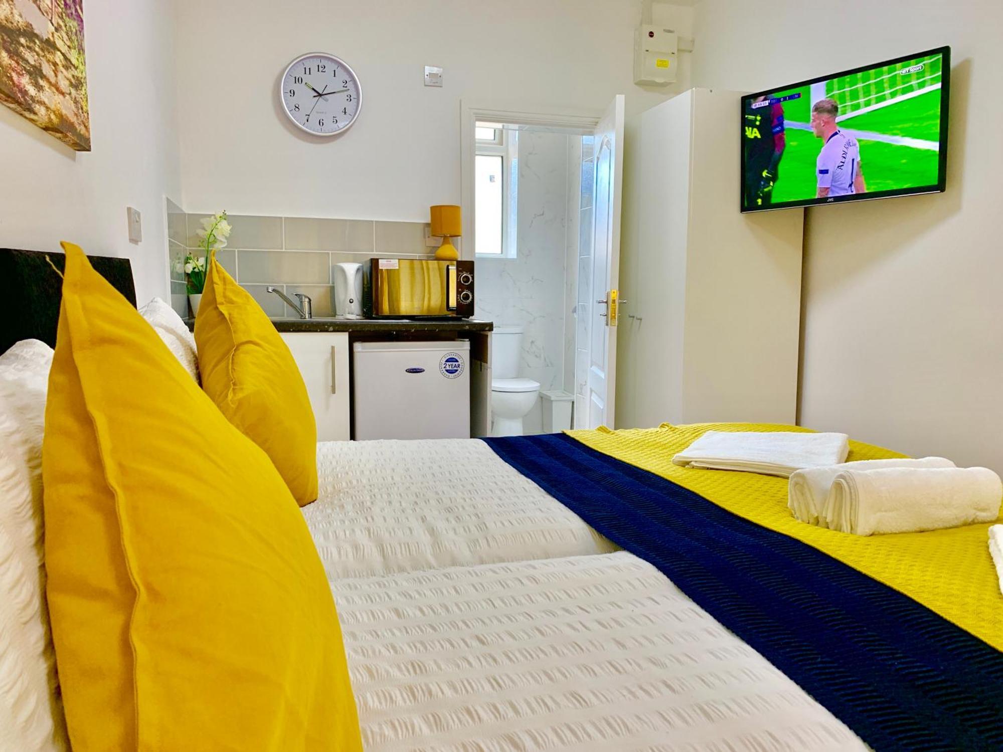 London Studio Apartments, Private Bathroom, Kitchenette, Parking, Np2 エクステリア 写真