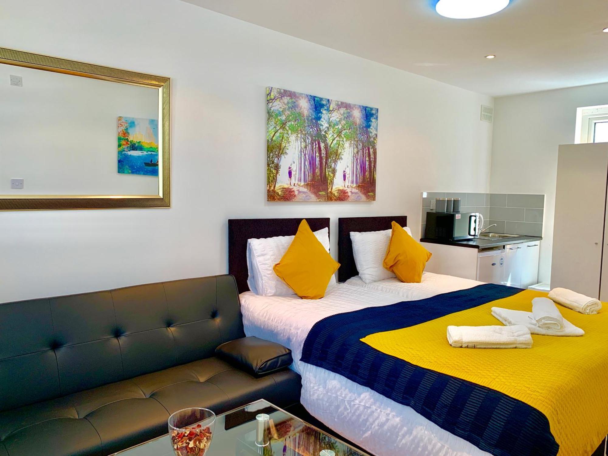 London Studio Apartments, Private Bathroom, Kitchenette, Parking, Np2 エクステリア 写真